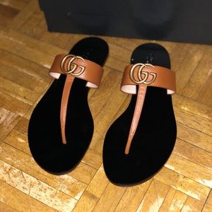 Leather thong sandal with Double G